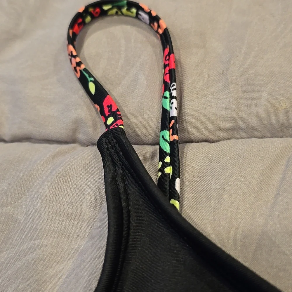 - ❤️10/$13 New art class bikini top